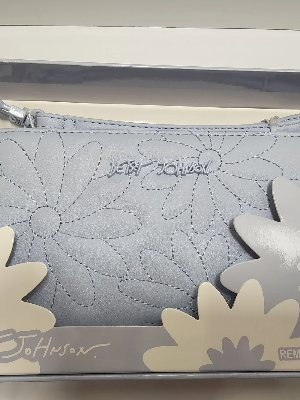 Betsey Johnson Light Blue Daisy Quilted Zip Around Wristlet Wallet NIB NWT